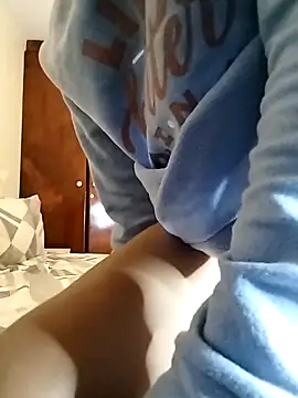 Snapshot of Slender012 chatting on 05-16-26, 11:37 Slender012 online show from 05-16-26, 11:37