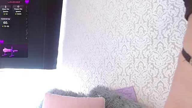 Annyrosse00 online show from 07-18-26, 06:38