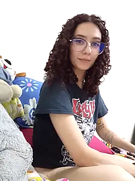 Aura Phone online show from 04-18-26, 03:42