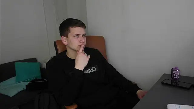 Zack Gillian online show from 05-03-26, 07:28