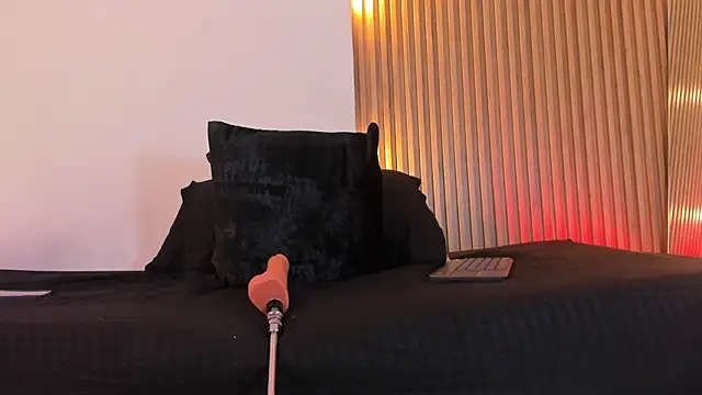 Snapshot of Violeta_queen1 chatting on 06-03-26, 02:33 Violeta queen1 online show from 06-03-26, 02:33
