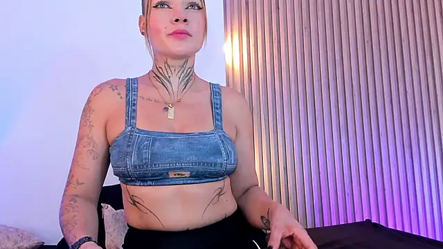 Snapshot of Violeta_queen1 chatting on 06-01-26, 01:55 Violeta queen1 online show from 06-01-26, 01:55
