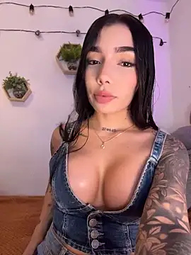 Snapshot of milasantana_ chatting on 06-16-26, 10:32 milasantana online show from 06-16-26, 10:32