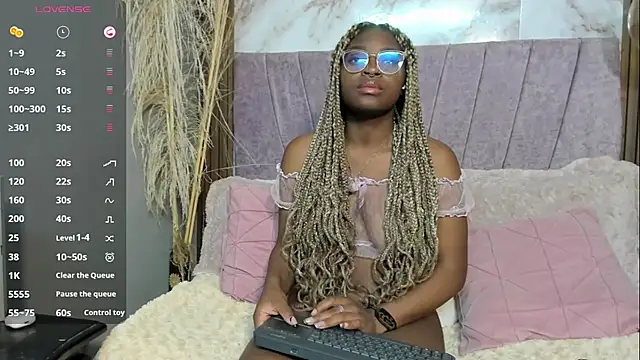 Snapshot of Candy_Williamss chatting on 04-29-26, 07:53 Candy Williamss online show from 04-29-26, 07:53