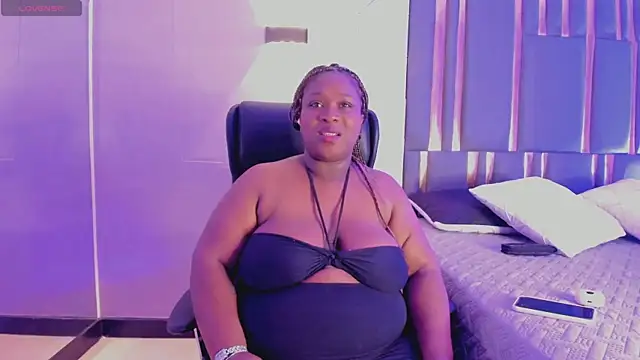 TreisyVixen online show from 06-17-26, 04:39