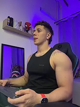 ASHTON HILS online show from 07-16-26, 07:38