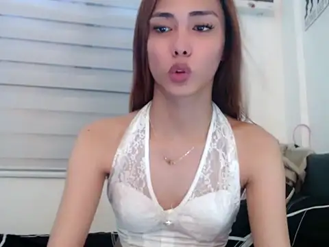 Snapshot of UrHolyBody chatting on 04-29-26, 06:50 UrHolyBody online show from 04-29-26, 06:50