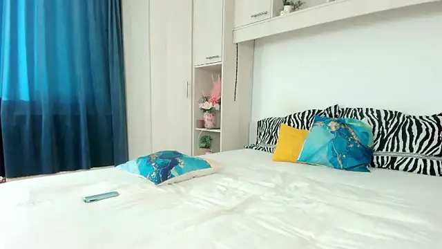 Snapshot of Mira_Shine chatting on 07-15-26, 04:30 Mira Shine online show from 07-15-26, 04:30