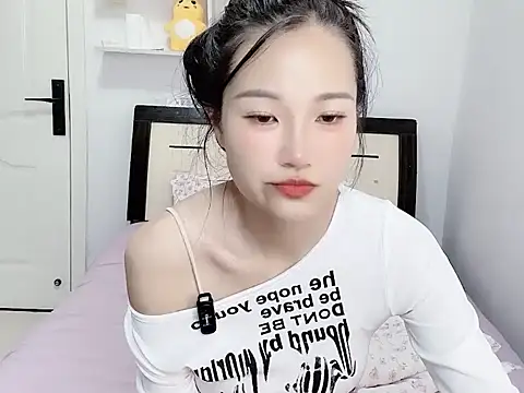 Snapshot of M-weiwei chatting on 05-24-26, 02:17 M-weiwei online show from 05-24-26, 02:17