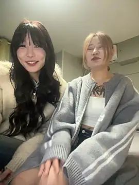 Snapshot of Xiaoyu0012 chatting on 04-15-26, 02:43 Xiaoyu0012 online show from 04-15-26, 02:43