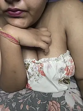 Snapshot of PunkTiling chatting on 06-08-26, 01:39 PunkTiling online show from 06-08-26, 01:39
