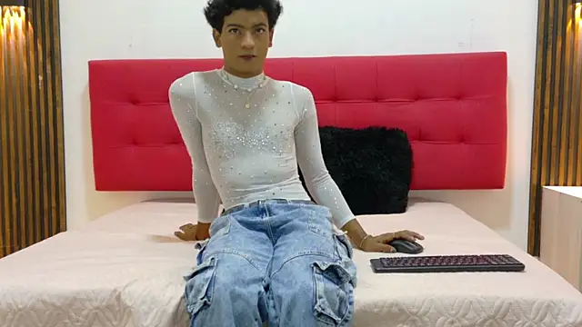 Snapshot of SinBoy_ chatting on 06-12-26, 10:46 SinBoy online show from 06-12-26, 10:46