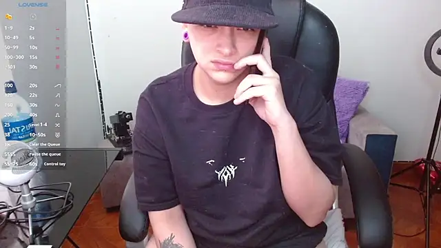 Snapshot of Liam_iker chatting on 05-15-26, 05:00 Liam iker online show from 05-15-26, 05:00
