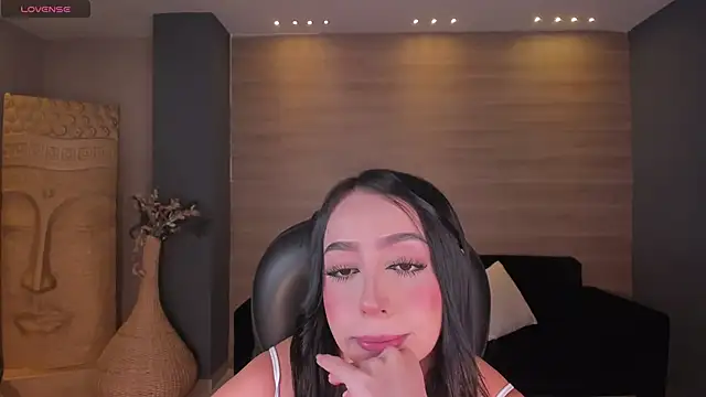 Snapshot of PaulineSanz chatting on 05-28-26, 07:42 PaulineSanz online show from 05-28-26, 07:42