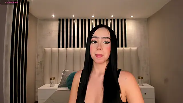Snapshot of PaulineSanz chatting on 06-19-26, 07:20 PaulineSanz online show from 06-19-26, 07:20