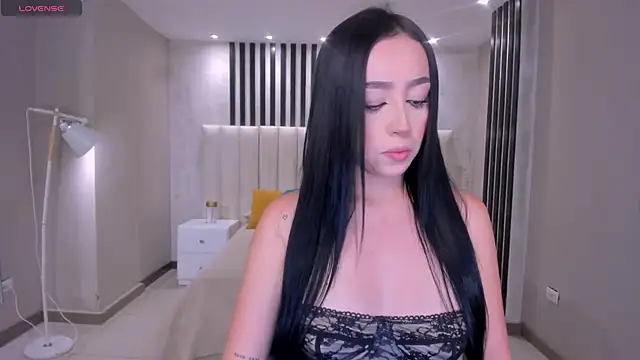 Snapshot of PaulineSanz chatting on 05-16-26, 07:24 PaulineSanz online show from 05-16-26, 07:24