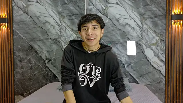 Snapshot of NoahWalker__ chatting on 05-14-26, 11:18 NoahWalker online show from 05-14-26, 11:18