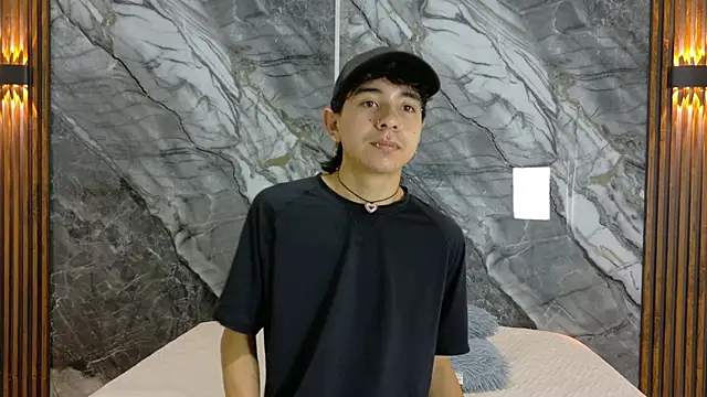 Snapshot of NoahWalker__ chatting on 05-06-26, 11:03 NoahWalker online show from 05-06-26, 11:03