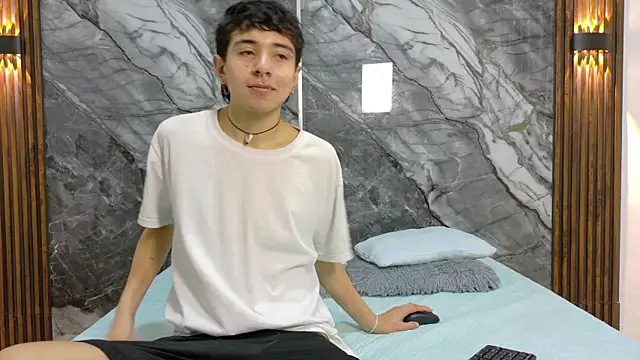 NoahWalker   online show from 07-08-26, 11:11