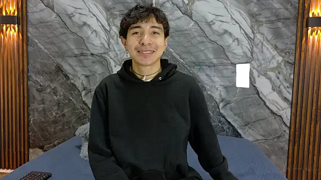 Snapshot of NoahWalker__ chatting on 05-18-26, 11:04 NoahWalker online show from 05-18-26, 11:04