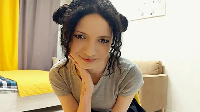 Snapshot of CinnamonCurl chatting on 05-01-26, 11:21 CinnamonCurl online show from 05-01-26, 11:21