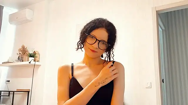 CinnamonCurl online show from 04-22-26, 12:34