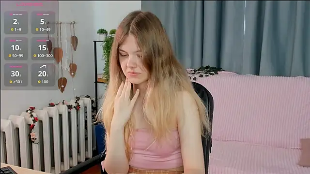 Snapshot of Glitch_Doll chatting on 05-27-26, 05:26 Glitch Doll online show from 05-27-26, 05:26