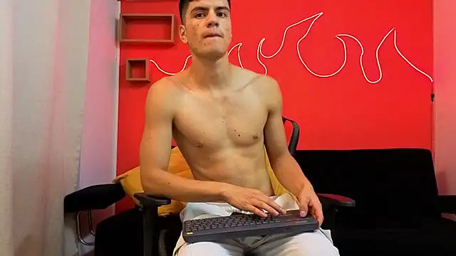 Snapshot of LeoTease chatting on 05-15-26, 03:15 LeoTease online show from 05-15-26, 03:15