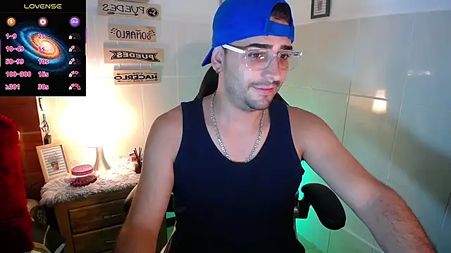 Snapshot of andders_ chatting on 05-08-26, 12:58 andders online show from 05-08-26, 12:58