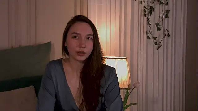 Snapshot of Suzaneey chatting on 05-28-26, 06:47 Suzaneey online show from 05-28-26, 06:47