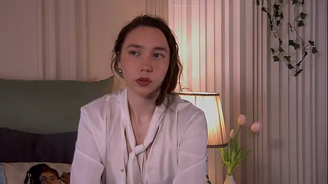 Snapshot of Suzaneey chatting on 05-18-26, 06:45 Suzaneey online show from 05-18-26, 06:45