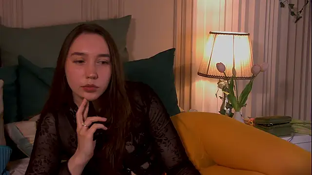 Snapshot of Suzaneey chatting on 05-30-26, 06:57 Suzaneey online show from 05-30-26, 06:57
