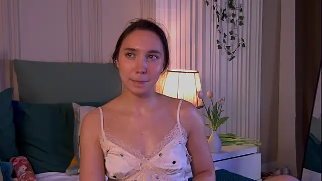Snapshot of Suzaneey chatting on 06-14-26, 02:24 Suzaneey online show from 06-14-26, 02:24