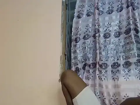 Snapshot of 8004zinja chatting on 06-12-26, 07:22 8004zinja online show from 06-12-26, 07:22