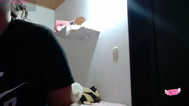 Snapshot of M1la_18 chatting on 05-25-26, 11:14 M1la 18 online show from 05-25-26, 11:14