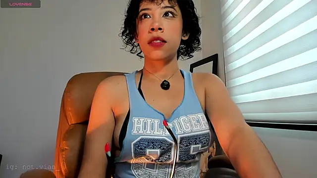Snapshot of Laena_Castillo chatting on 04-18-26, 05:15 Laena Castillo online show from 04-18-26, 05:15