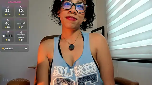 Snapshot of Laena_Castillo chatting on 04-18-26, 07:07 Laena Castillo online show from 04-18-26, 07:07