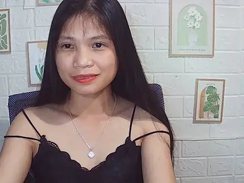 -Lucie-e online show from 05-18-26, 04:12