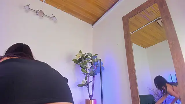 Snapshot of megan_shyne chatting on 06-17-26, 06:35 megan shyne online show from 06-17-26, 06:35