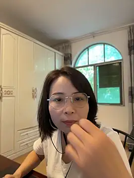 lisha521 online show from 06-18-26, 01:37