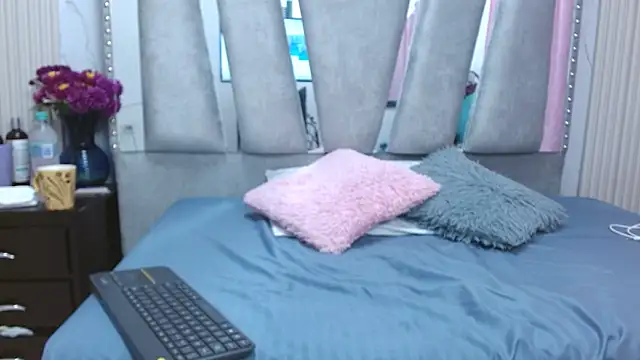 Snapshot of CarlaSpenser chatting on 04-22-26, 03:13 CarlaSpenser online show from 04-22-26, 03:13