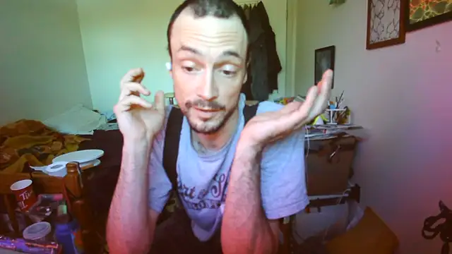 Snapshot of JohnnyMoves chatting on 07-07-26, 10:35 JohnnyMoves online show from 07-07-26, 10:35