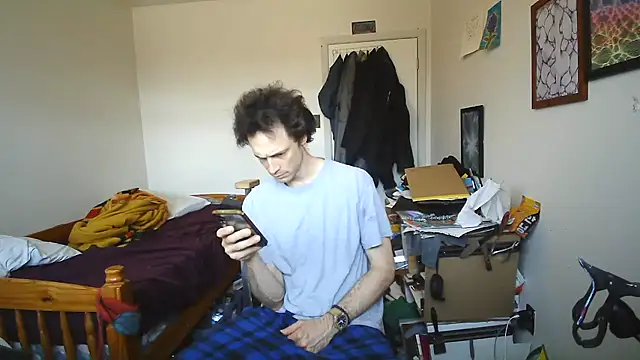Snapshot of JohnnyMoves chatting on 05-18-26, 03:17 JohnnyMoves online show from 05-18-26, 03:17