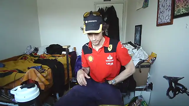 Snapshot of JohnnyMoves chatting on 05-22-26, 09:02 JohnnyMoves online show from 05-22-26, 09:02