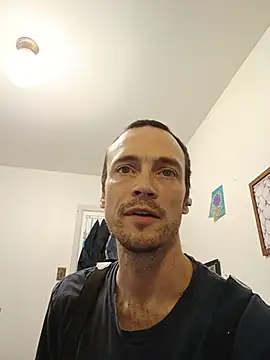 Snapshot of JohnnyMoves chatting on 07-18-26, 01:36 JohnnyMoves online show from 07-18-26, 01:36