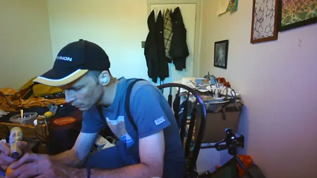 Snapshot of JohnnyMoves chatting on 06-13-26, 10:40 JohnnyMoves online show from 06-13-26, 10:40