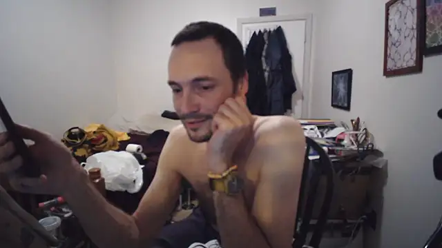 Snapshot of JohnnyMoves chatting on 07-23-26, 05:16 JohnnyMoves online show from 07-23-26, 05:16