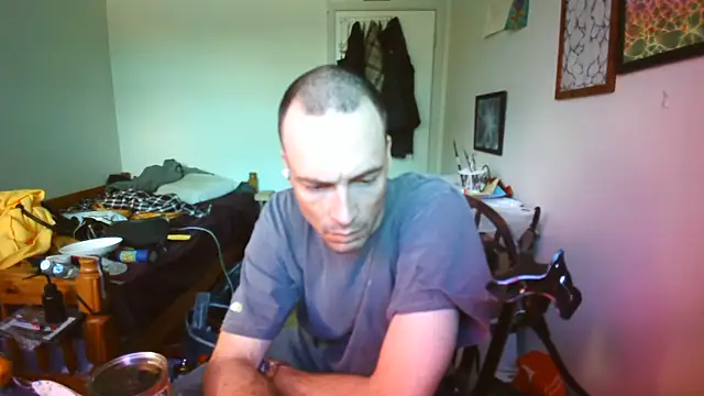 Snapshot of JohnnyMoves chatting on 06-15-26, 07:24 JohnnyMoves online show from 06-15-26, 07:24