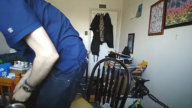 Snapshot of JohnnyMoves chatting on 05-16-26, 11:04 JohnnyMoves online show from 05-16-26, 11:04