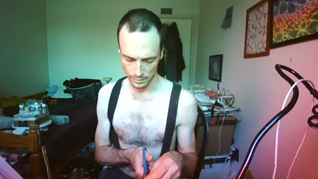 Snapshot of JohnnyMoves chatting on 07-16-26, 10:18 JohnnyMoves online show from 07-16-26, 10:18